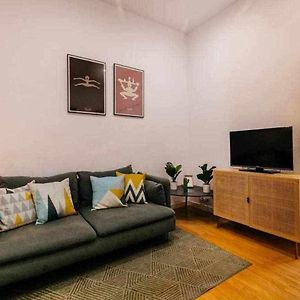Cozy y Central Apartment